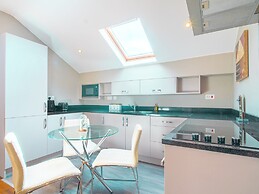 Sheffield Bliss House - Charming Home by Avo