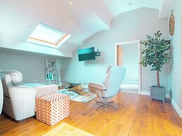 Sheffield Bliss House - Charming Home by Avo