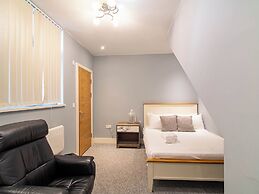 Ebenezer Street Retreat - Spacious 4 Bedroom House