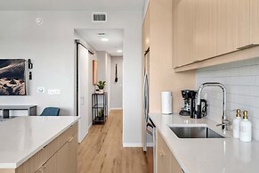 High-rise Apt Raleigh Free Parking Sunset View 2