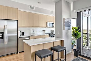 High-rise Apt Raleigh Free Parking Sunset View 2