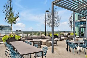 High-rise Apt Raleigh Free Parking Sunset View 2