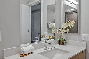 High-rise Apt Raleigh Free Parking Sunset View 2