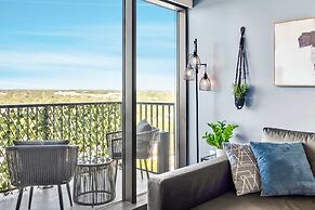 High-rise Apt Raleigh Free Parking Sunset View 2