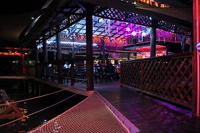 Daphne's Lagoon Lodge