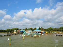 Daphne's Lagoon Lodge