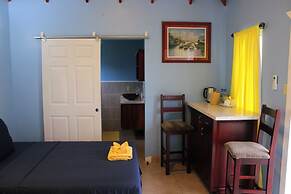 Daphne's Lagoon Lodge