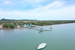 Daphne's Lagoon Lodge