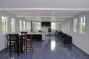 Daphne's Lagoon Lodge