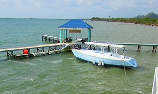 Daphne's Lagoon Lodge
