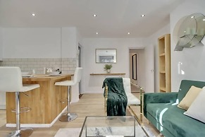 Modern Luxury Cozy Apartment