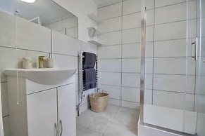 Modern Luxury Cozy Apartment