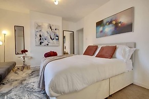 Modern Luxury Cozy Apartment