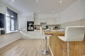 Modern Luxury Cozy Apartment