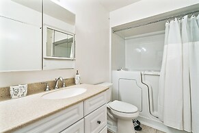 Spacious Mountain View Duplex In Prime Location 3 Bedroom Duplex