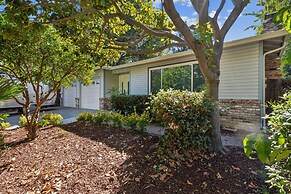 Spacious Mountain View Duplex In Prime Location 3 Bedroom Duplex
