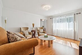 Spacious Mountain View Duplex In Prime Location 3 Bedroom Duplex