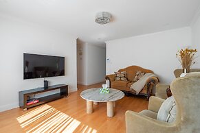 Spacious Mountain View Duplex In Prime Location 3 Bedroom Duplex