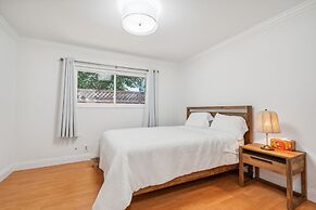 Spacious Mountain View Duplex In Prime Location 3 Bedroom Duplex