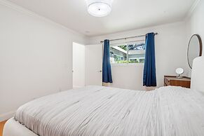 Spacious Mountain View Duplex In Prime Location 3 Bedroom Duplex