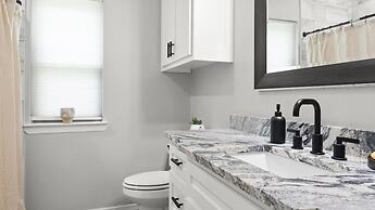 Tranquil Flint Escape: Relax In Nature's Serenity 3 Bedroom Home