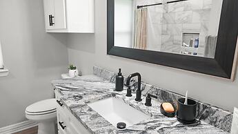 Tranquil Flint Escape: Relax In Nature's Serenity 3 Bedroom Home