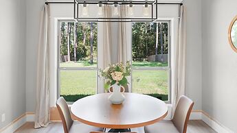 Tranquil Flint Escape: Relax In Nature's Serenity 3 Bedroom Home