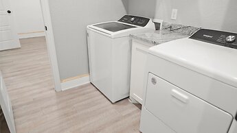 Tranquil Flint Escape: Relax In Nature's Serenity 3 Bedroom Home