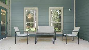 Tranquil Flint Escape: Relax In Nature's Serenity 3 Bedroom Home