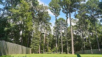 Tranquil Flint Escape: Relax In Nature's Serenity 3 Bedroom Home