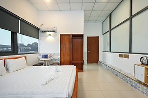 Yoyo Airport Saigon Hotel