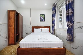 Yoyo Airport Saigon Hotel