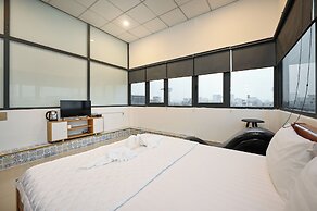 Yoyo Airport Saigon Hotel