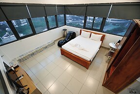 Yoyo Airport Saigon Hotel