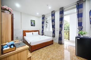 Yoyo Airport Saigon Hotel