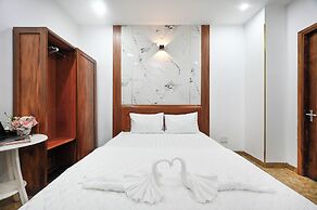 Yoyo Airport Saigon Hotel