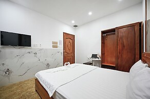 Yoyo Airport Saigon Hotel