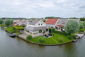 Spacious Holiday Home With Jetty