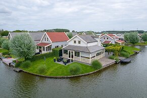 Spacious Holiday Home With Jetty