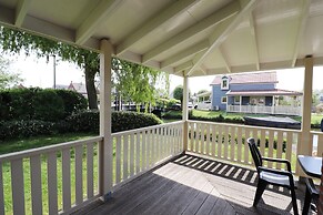 Bungalow in South Holland With Private Jetty