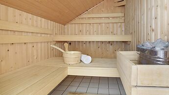 Spacious Holiday Home With Jetty