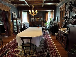 Haslett House