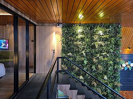 Villa 4-BR Klub Bunga No. 4 Batu Malang