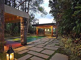 Villa 4-BR Klub Bunga No. 4 Batu Malang