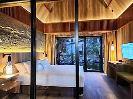 Villa 4-BR Klub Bunga No. 4 Batu Malang