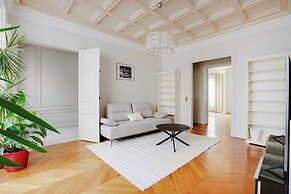 Splendid Spacious Apartment - Trocadero