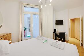 Superb Apartment With Terrace 2br/4p Trocadero