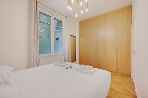Superb Apartment With Terrace 2br/4p Trocadero