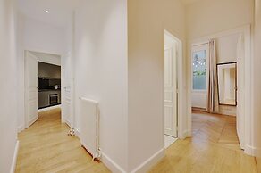 Superb Apartment With Terrace 2br/4p Trocadero