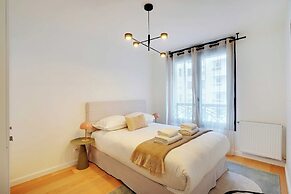 Sleek Apartment in Levallois-perret